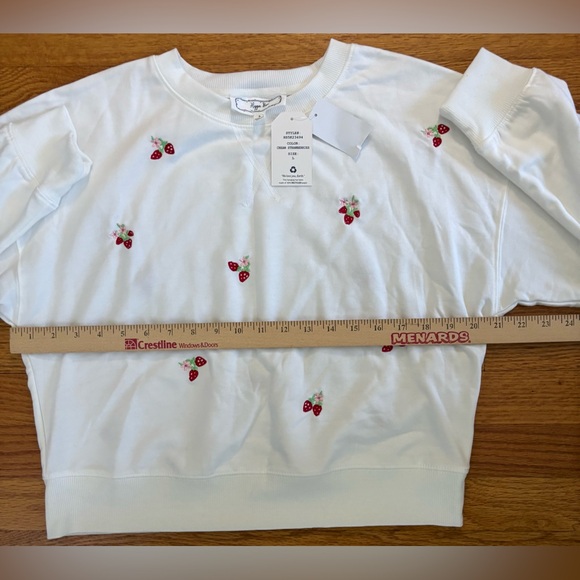 Hippie Rose Sweatshirt Women’s Large White Strawberries Cropped Casualwear New - Picture 6 of 7